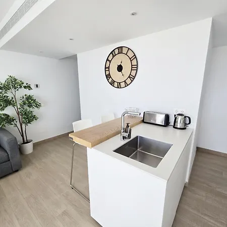 Bonito Carvajal - - The Wave Фуэнхирола