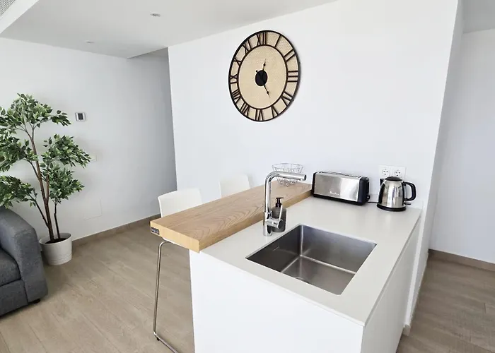 Bonito Carvajal - - The Wave Fuengirola