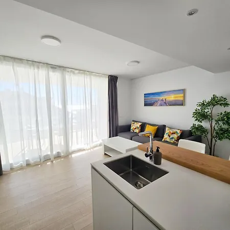 Bonito Carvajal - - The Wave דירה פואנגירולה